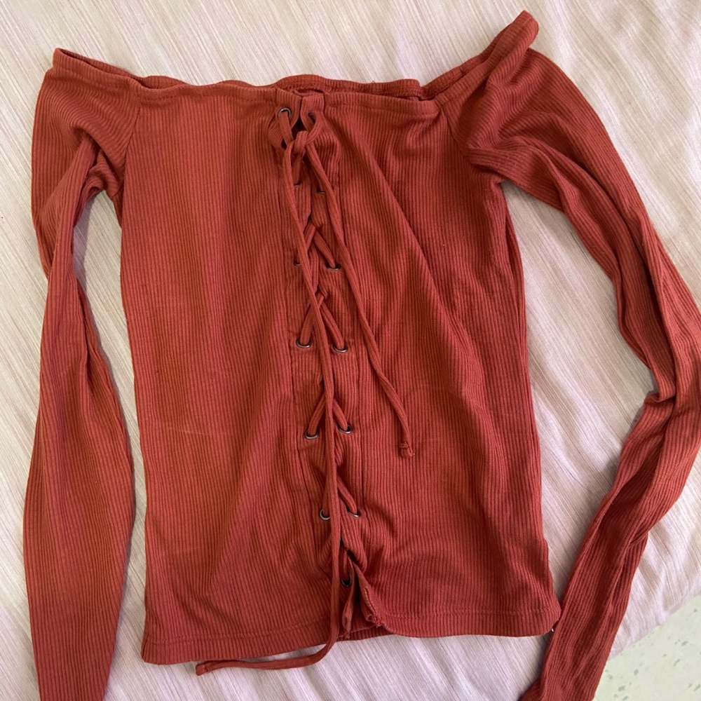 Shoulderless summer shirt